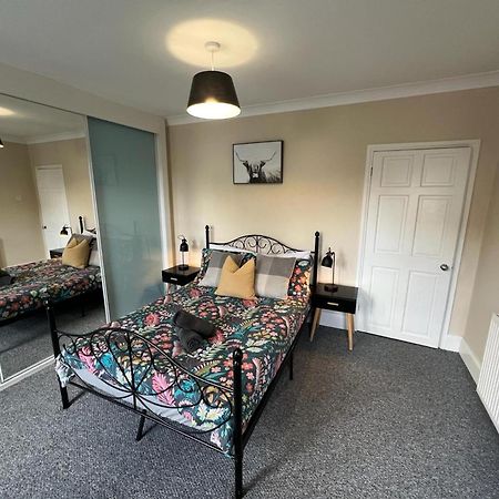 Great 4 Bedroom House - Great Location - Garden - Parking - Fast Wifi - Smart Tv - Newly Decorated - Sleeps Up To 8! Only 10 Mins Drive To Sandbanks Beach! Close To Poole & Bournemouth Exteriér fotografie