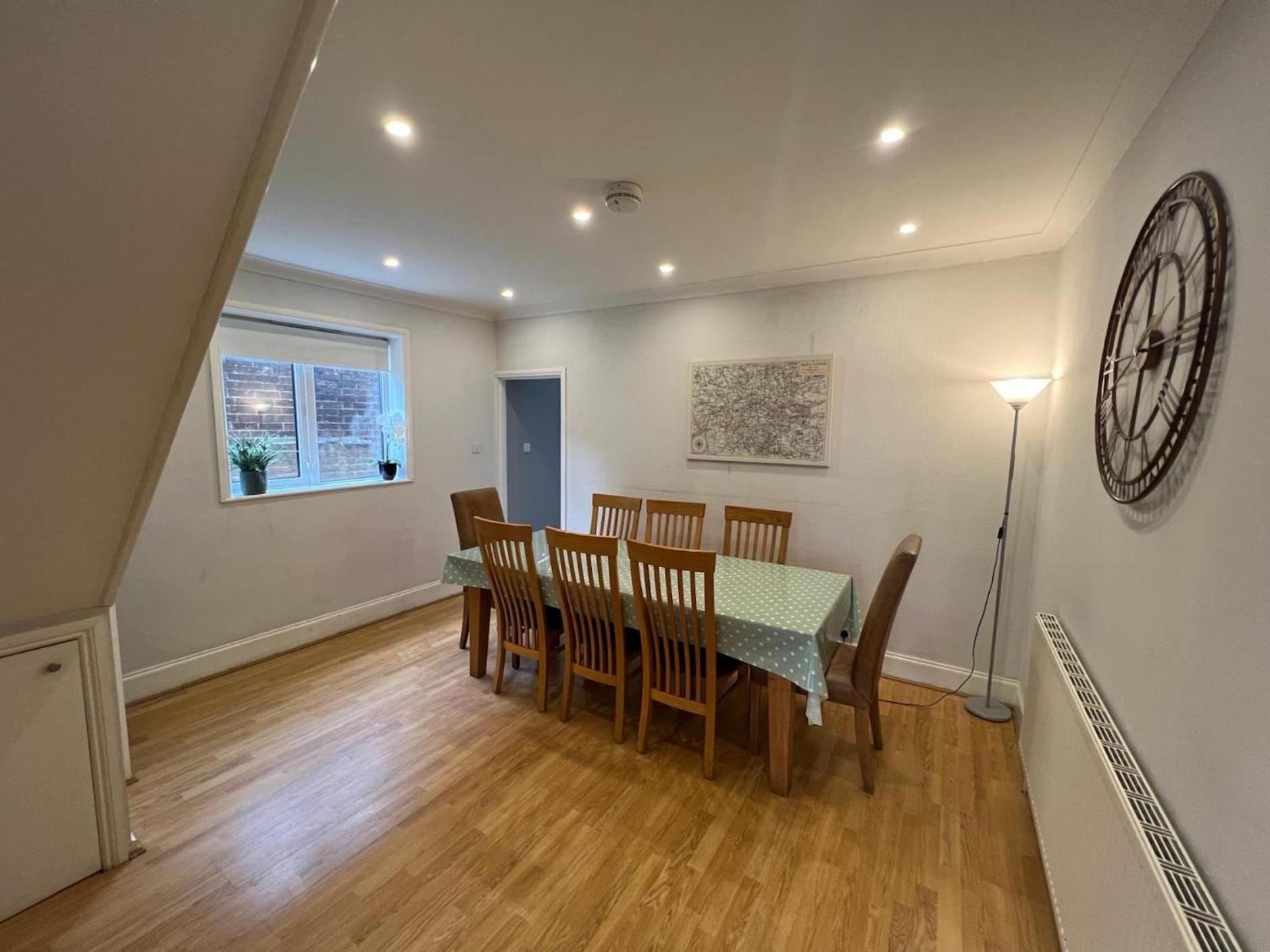 Great 4 Bedroom House - Great Location - Garden - Parking - Fast Wifi - Smart Tv - Newly Decorated - Sleeps Up To 8! Only 10 Mins Drive To Sandbanks Beach! Close To Poole & Bournemouth Exteriér fotografie