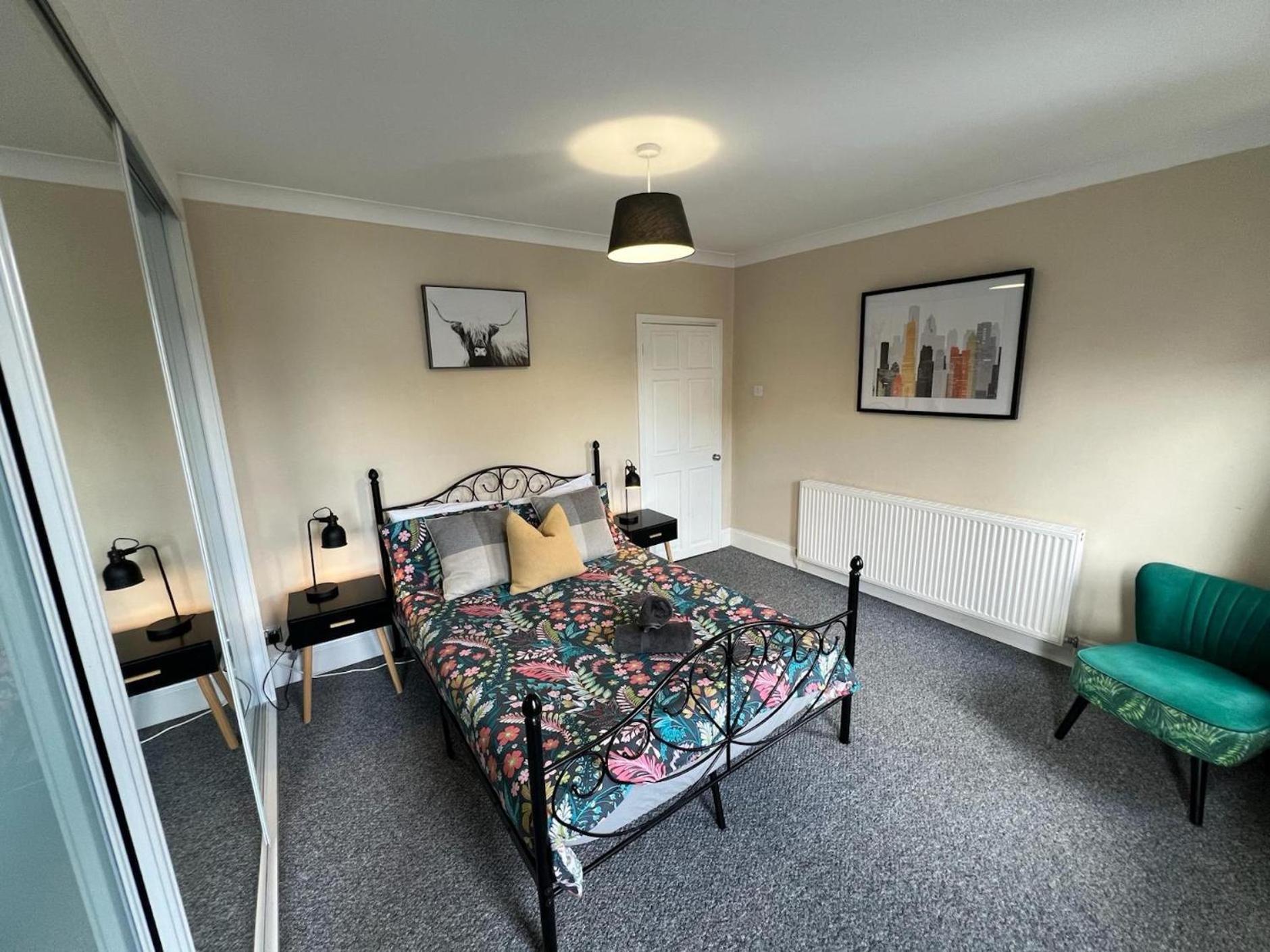 Great 4 Bedroom House - Great Location - Garden - Parking - Fast Wifi - Smart Tv - Newly Decorated - Sleeps Up To 8! Only 10 Mins Drive To Sandbanks Beach! Close To Poole & Bournemouth Exteriér fotografie